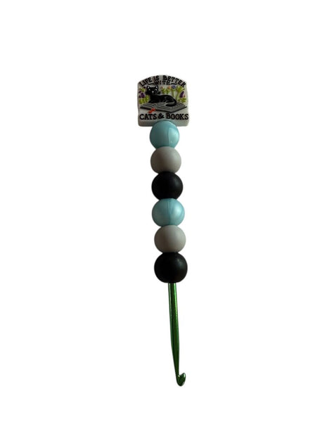 Ergonomic beaded crochet hook 4mm "life is better with cats and books"