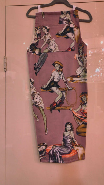 LOVE GROWS HERE SIGN 5X5