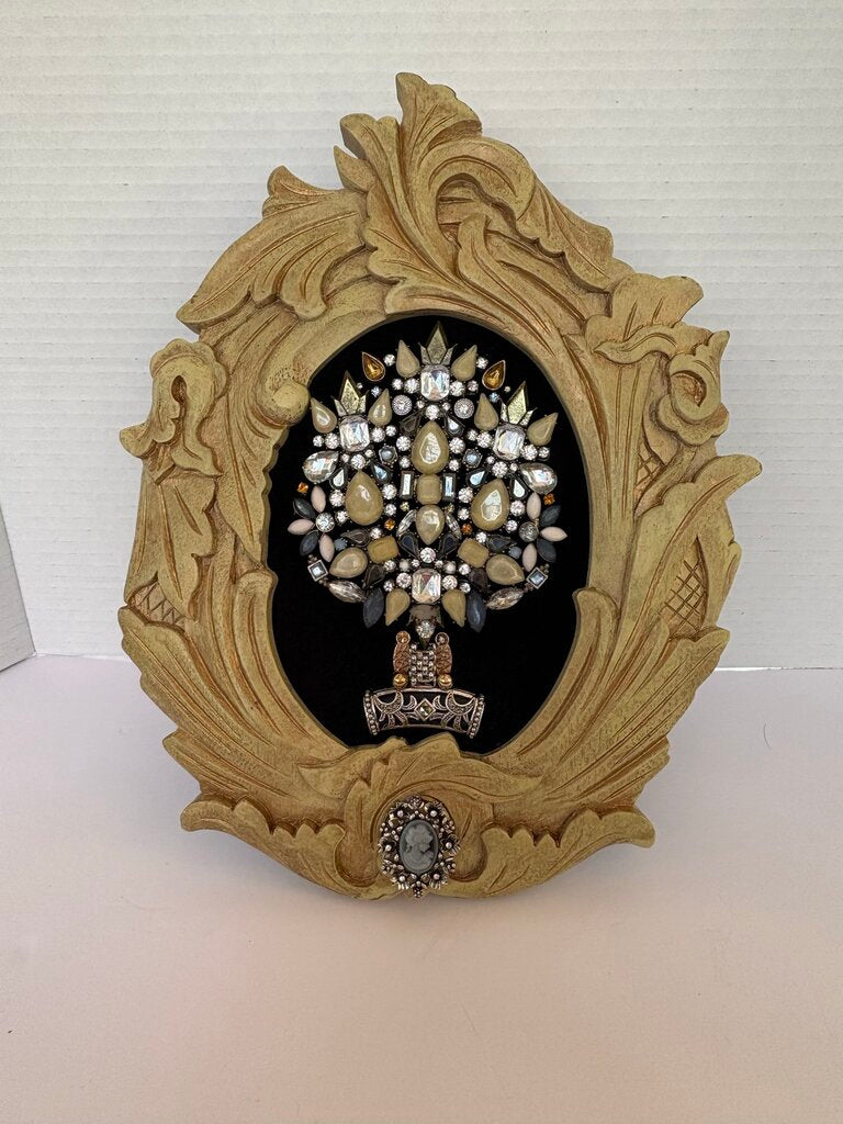 LILY WOODEN FRAME w/ MUSHROOM, BUTTERFLY, FROG