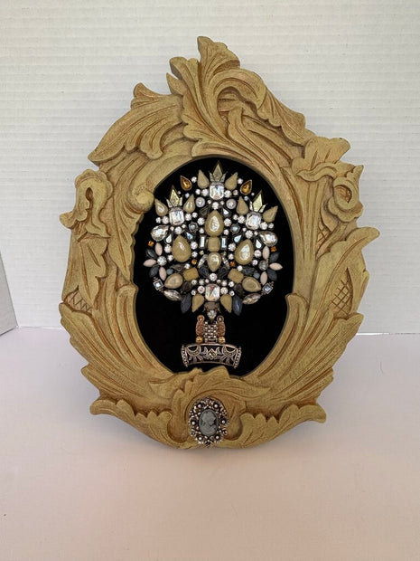LILY WOODEN FRAME w/ MUSHROOM, BUTTERFLY, FROG