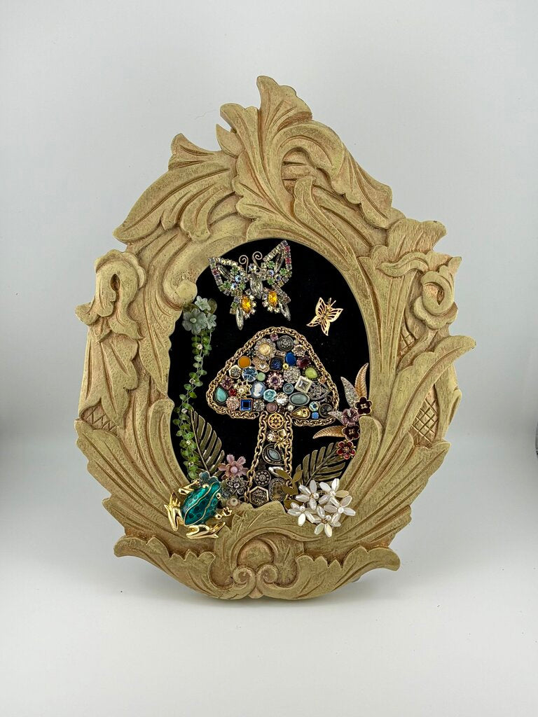 LILY WOODEN FRAME w/ MUSHROOM, BUTTERFLY, FROG