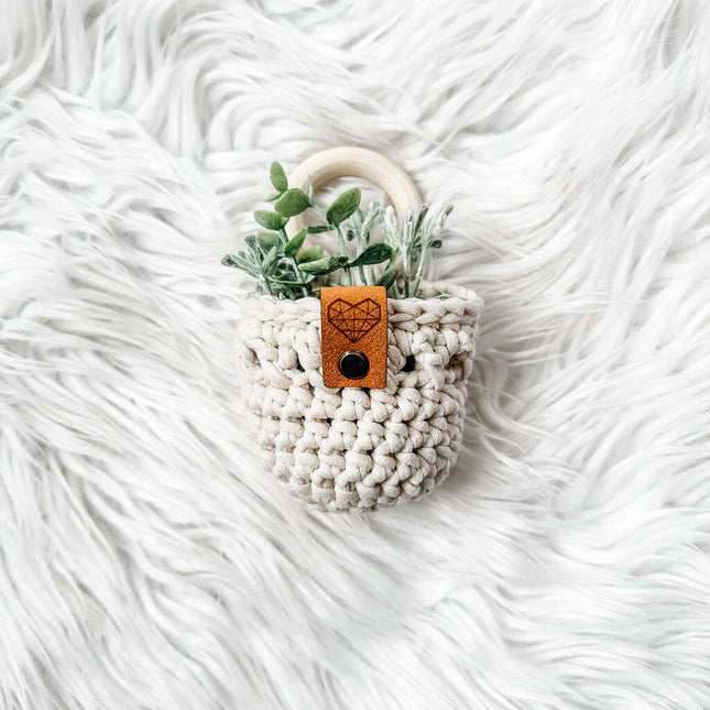 Small Hanging Plant Cozy in Cream with Geometric Heart Tag