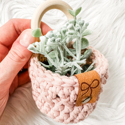 Small Hanging Plant Cozy in Pink with Bow Tag