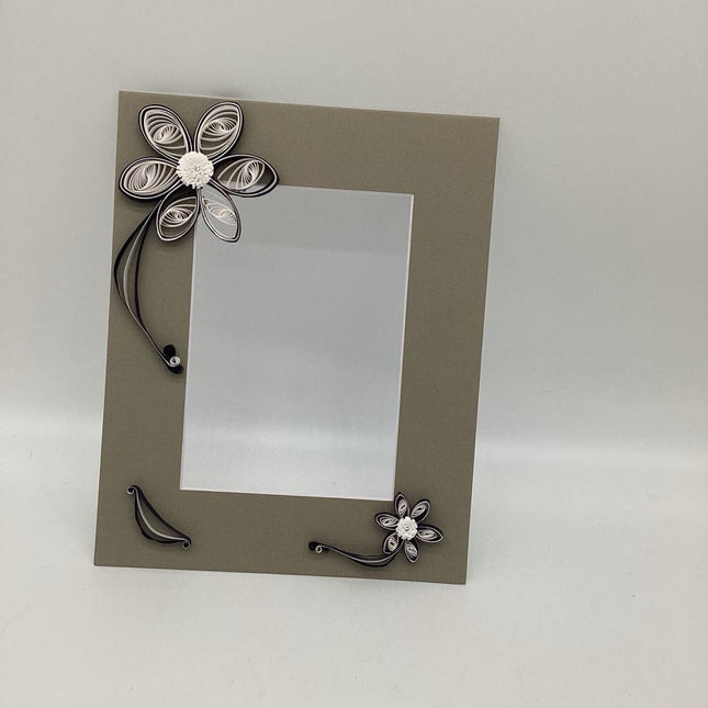 Picture Mat with black and white flowers flowers