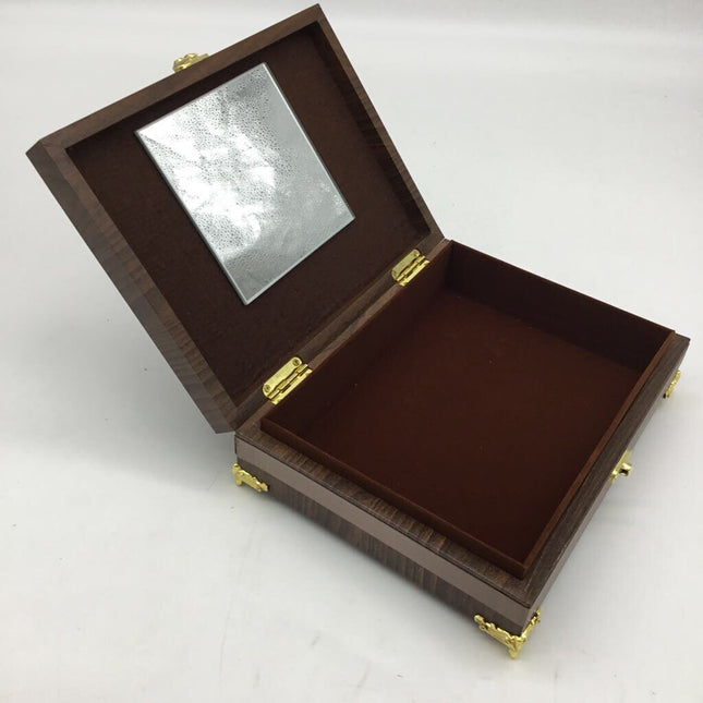 White Flower Woodgrain Box