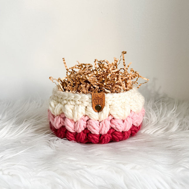 Valentine's Puff Stitch Basket with Bow Tag in Color Way 2