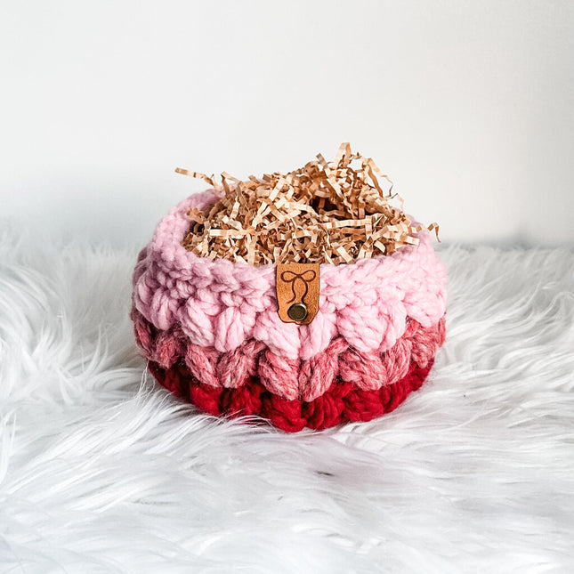 Valentine's Puff Stitch Basket with Bow Tag in Color Way 3