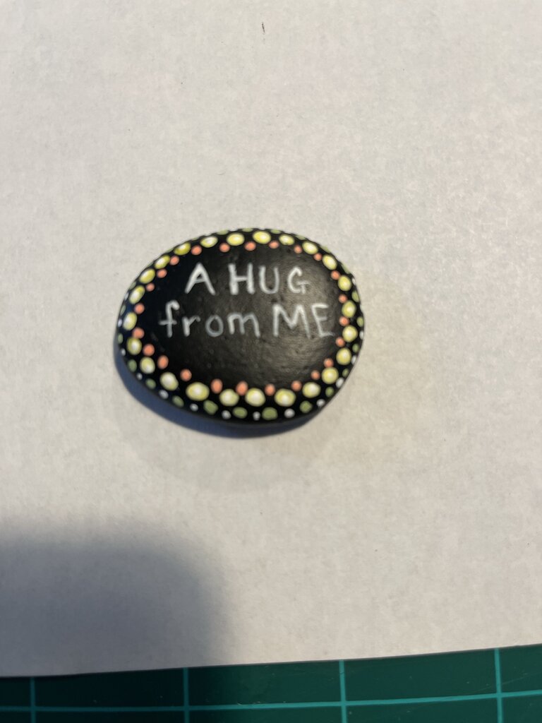 Rock sm blk "Hug"-yel/pnk dots