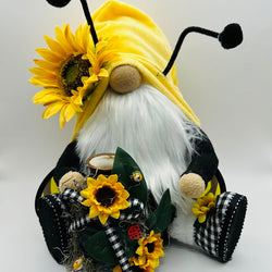 Medium Bee Gnome with vase - view 1