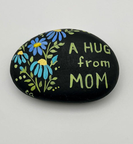 Rock sm blk "Hug from Mom"