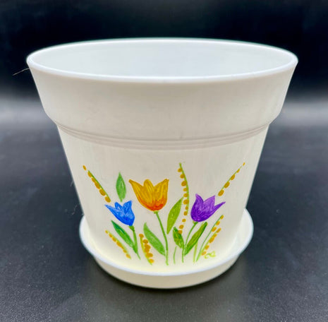 Small wh pot w/tulips-E