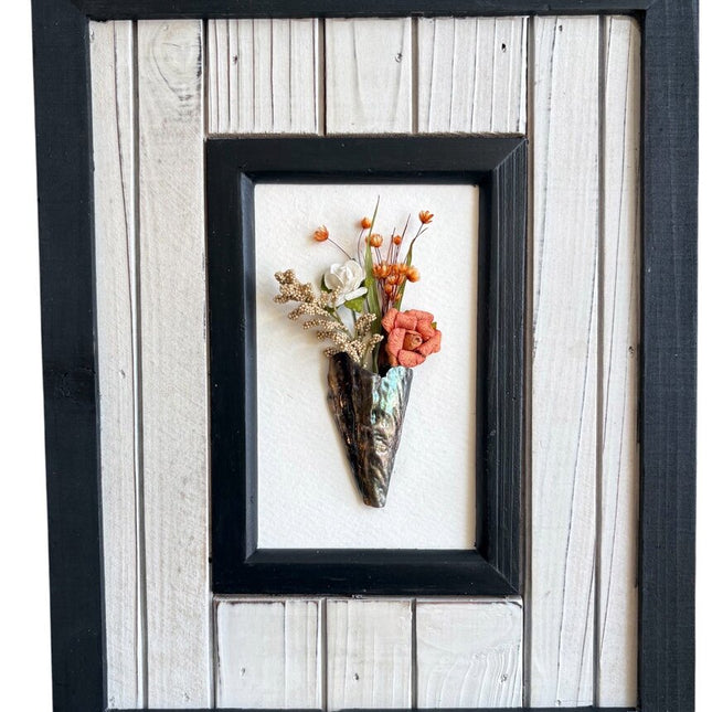 Pen shell vase in black and Wt frame