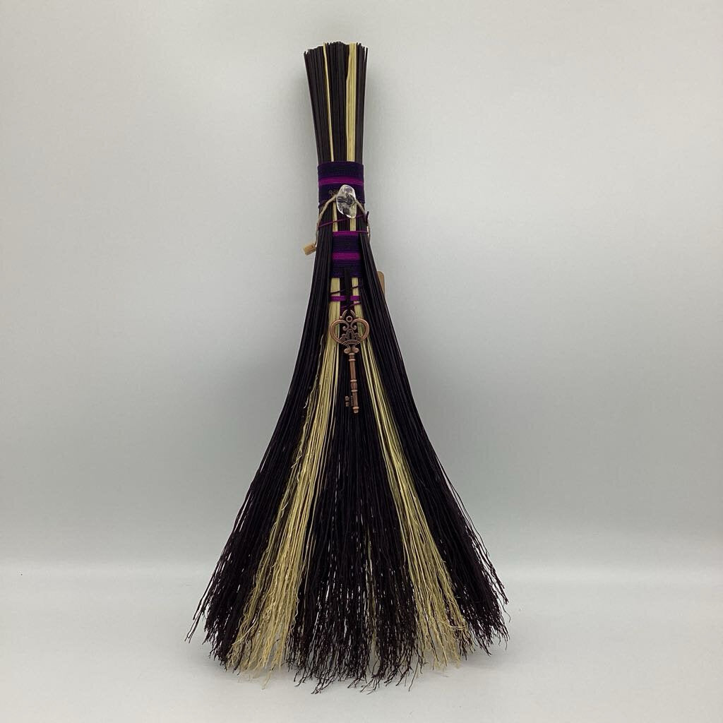 Black/natural/purple Hawktail