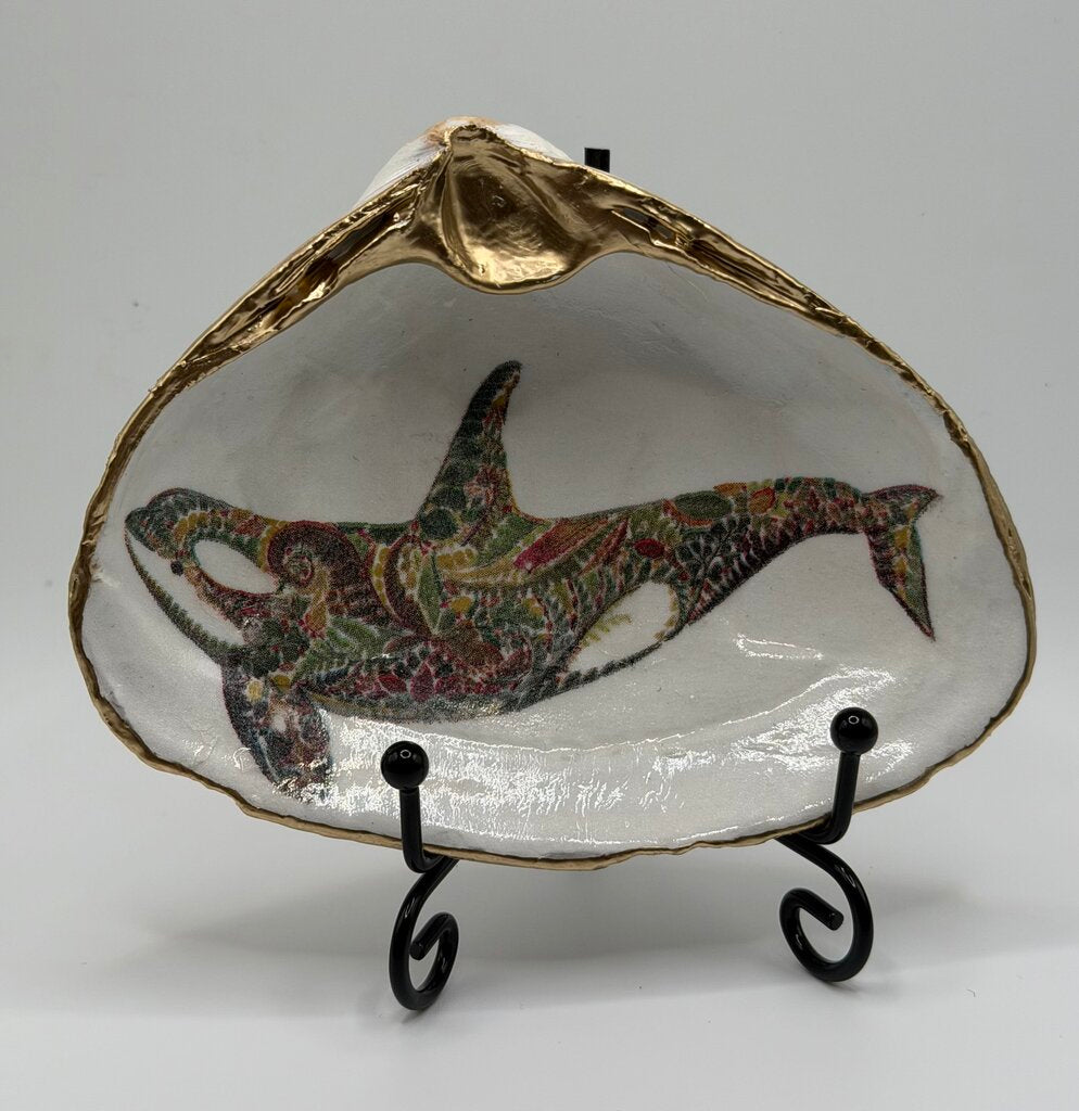 Artsy Whale Clam Dish (Nahant, MA)