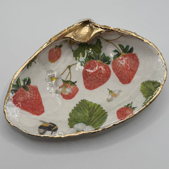 Strawberries XL Clam Dish (Saco, ME)