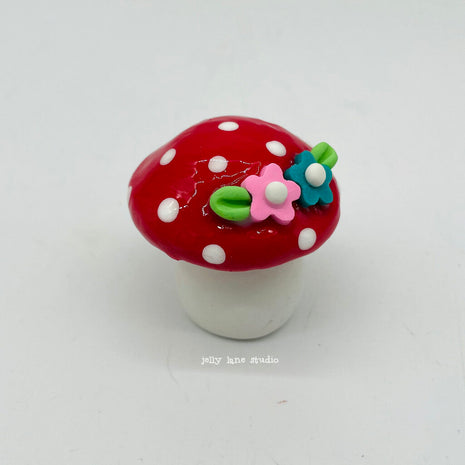 MUSHROOM w FLOWERS