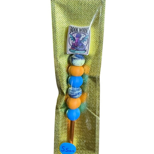 Ergonomic beaded crochet hook 5.5mm "book worm? Please I'm a book dragon"