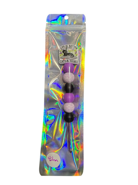 Ergonomic beaded crochet hook 4.5mm "life is better with cats and books"