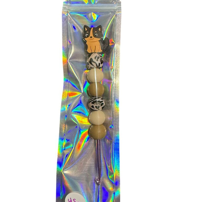 Ergonomic beaded crochet hook 4.5mm "brown cat"