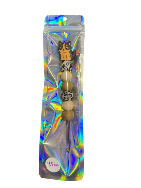 Ergonomic beaded crochet hook 4.5mm "brown cat"