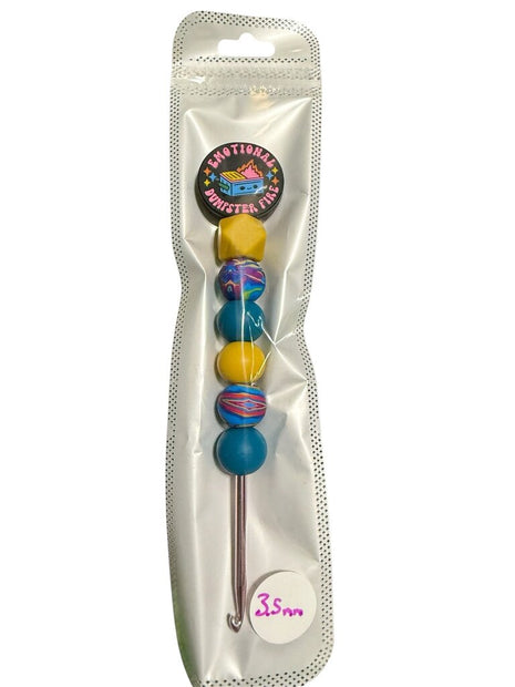 Ergonomic beaded crochet hook 3.5mm "dumpster fire"