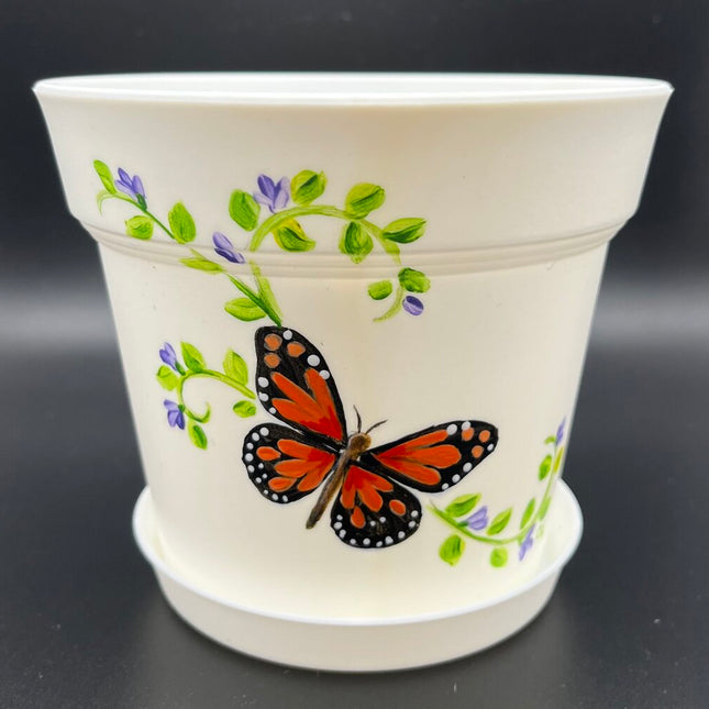 Medium wh pot w/monarch