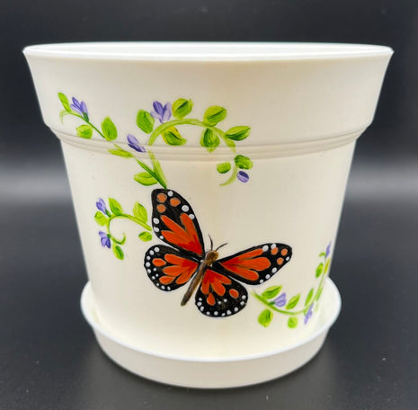 Medium wh pot w/monarch