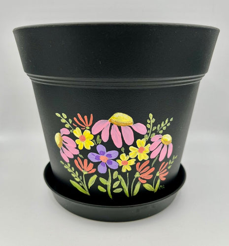 Large blk pot w/multi flowers