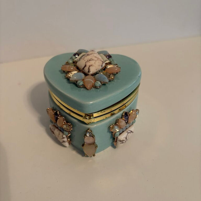 SAGE SM HEART TRINKET BX decorated w/ jewelry
