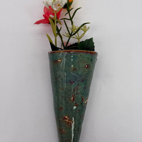 Green/gold hanging vase