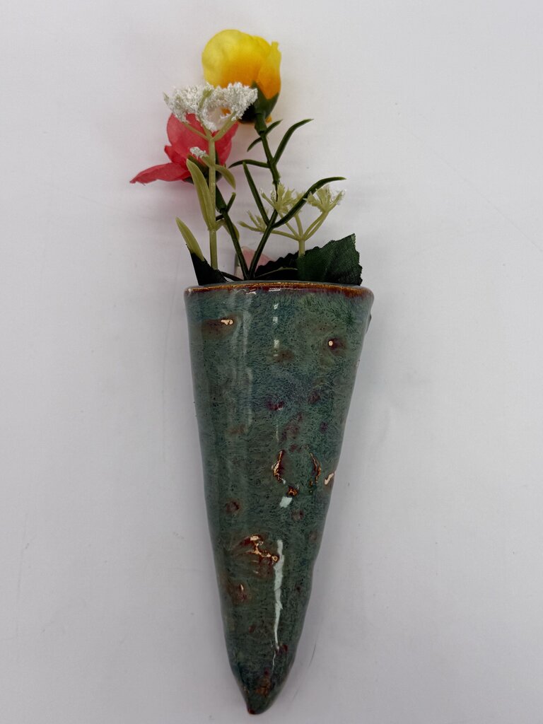 Green/gold hanging vase