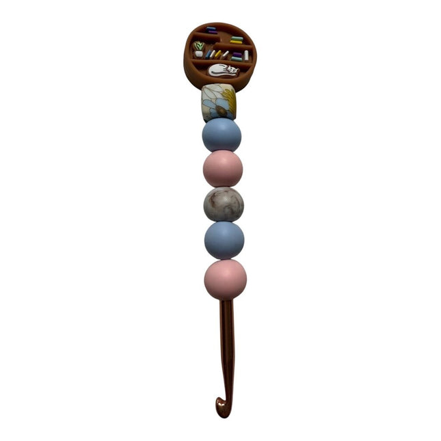 Ergonomic beaded crochet hook 5.5mm cat shelf