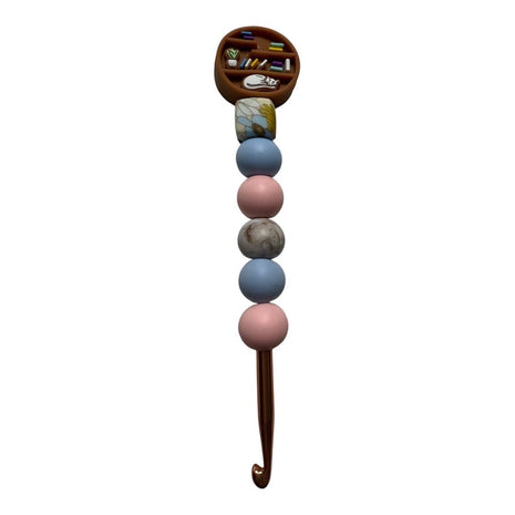 Ergonomic beaded crochet hook 5.5mm cat shelf