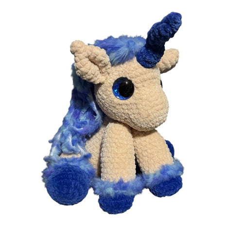 Crocheted sitting unicorn "Saphira"