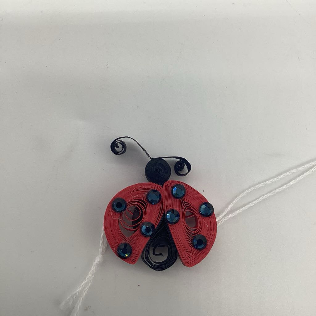 Ladybug magnet with black preciosa crystals