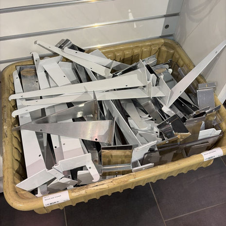 Slatwall shelf brackets