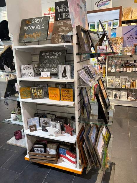 4 sided slatwall display with metal inserts