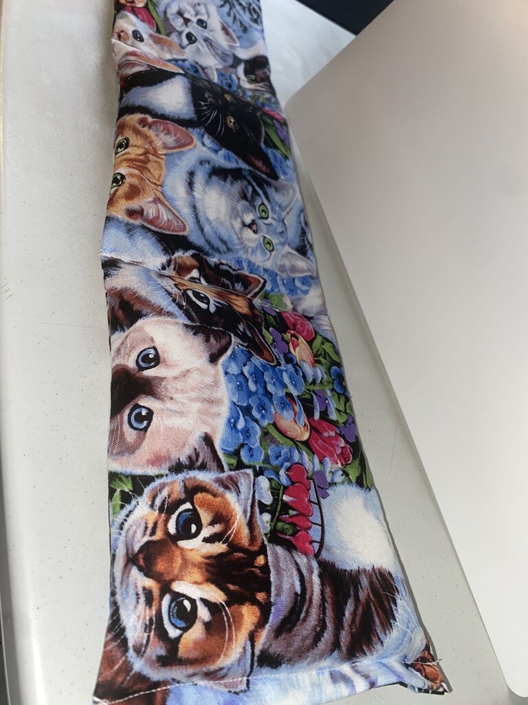 neck wrap w cats