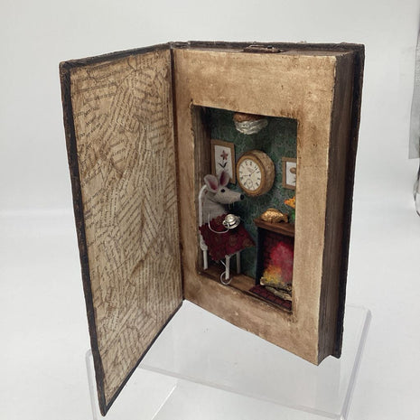 Book Diorama with mouse scene