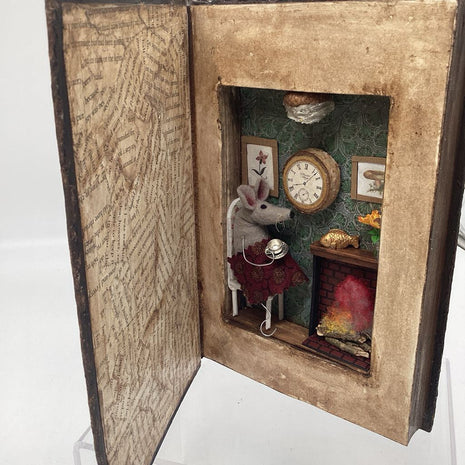 Book Diorama with mouse scene