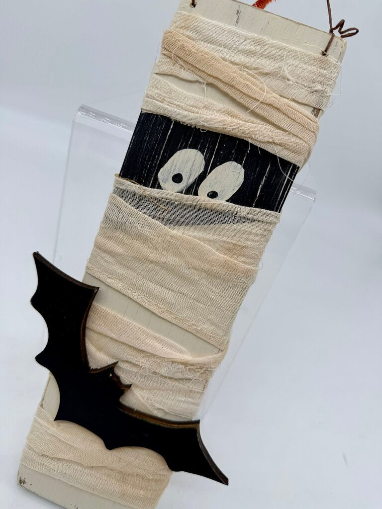 Mummy w/ Bat Hanger