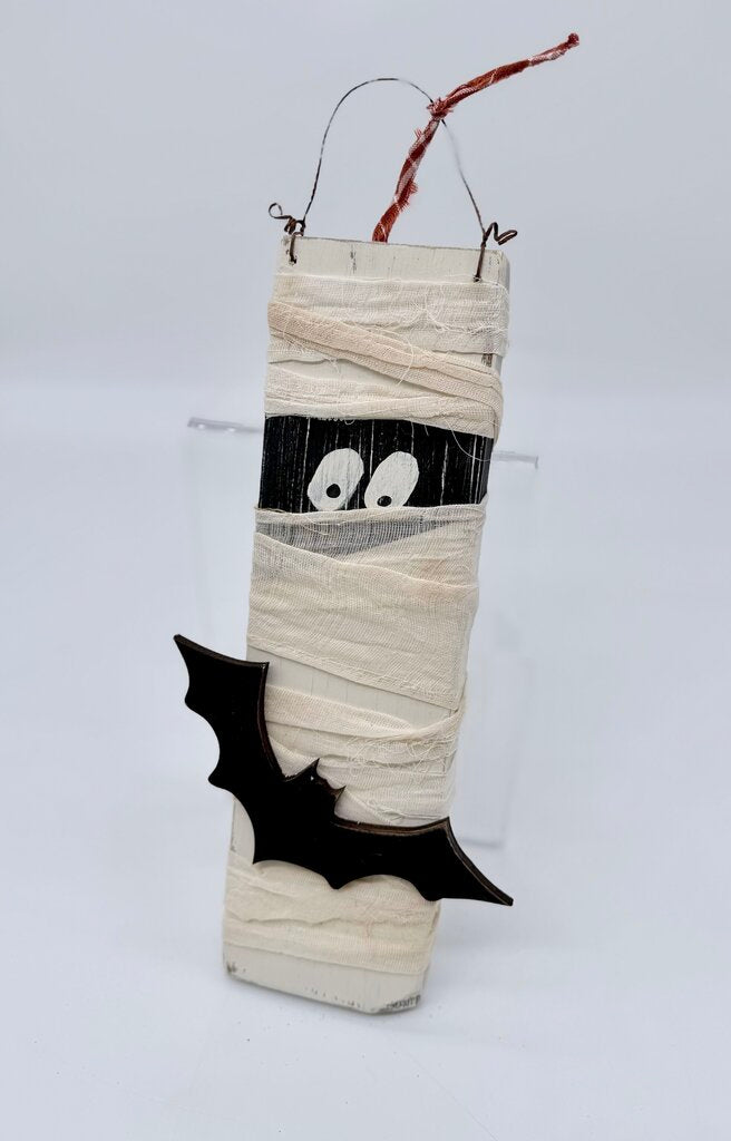 Mummy w/ Bat Hanger