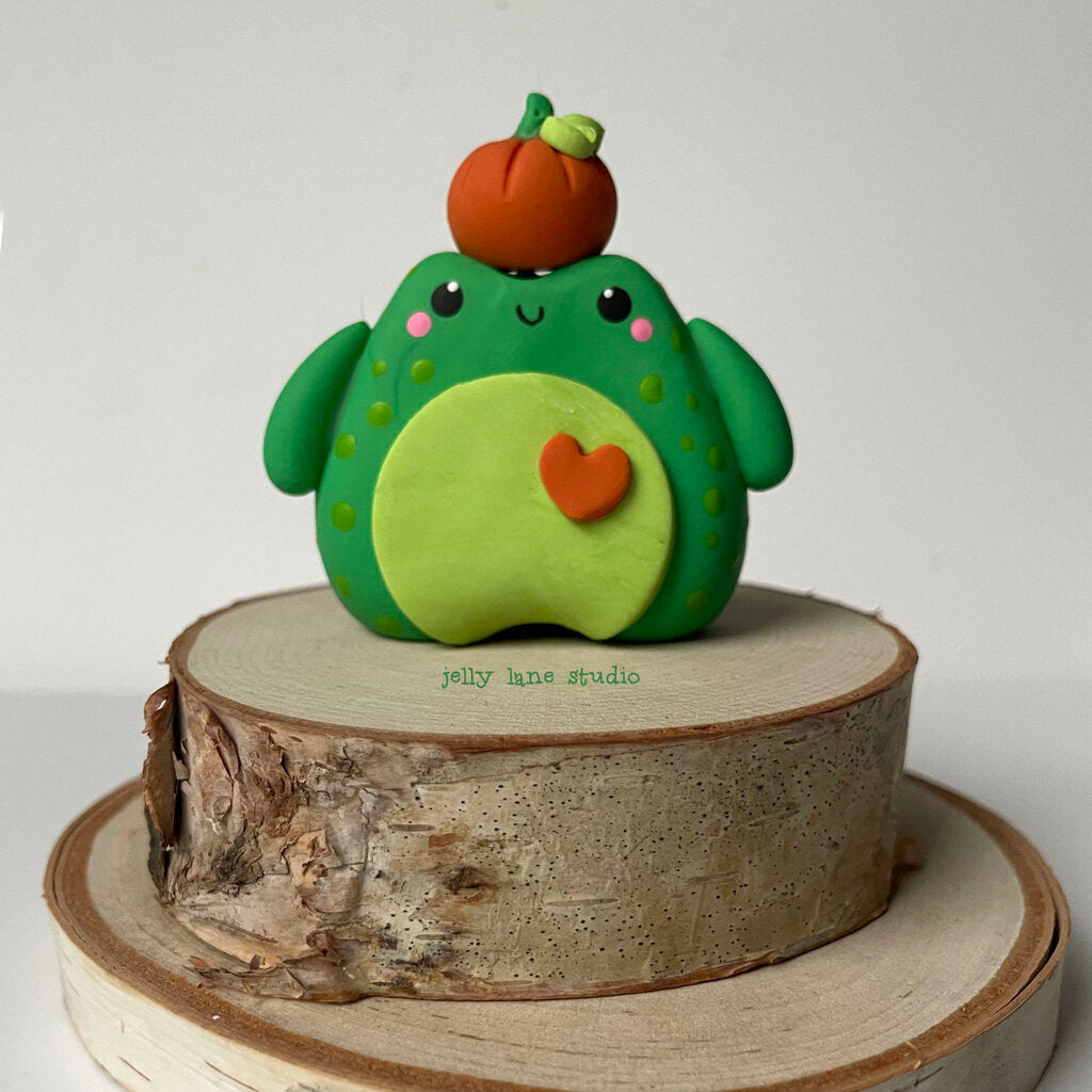 PUMPKIN FROG DESK FRIEND
