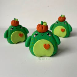 PUMPKIN FROG DESK FRIEND - view 2