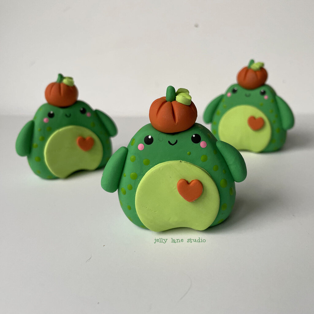 PUMPKIN FROG DESK FRIEND