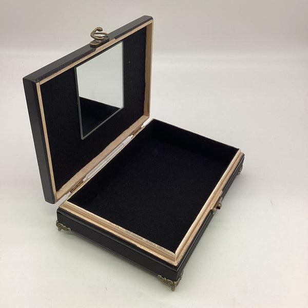 Dark Haunting Box