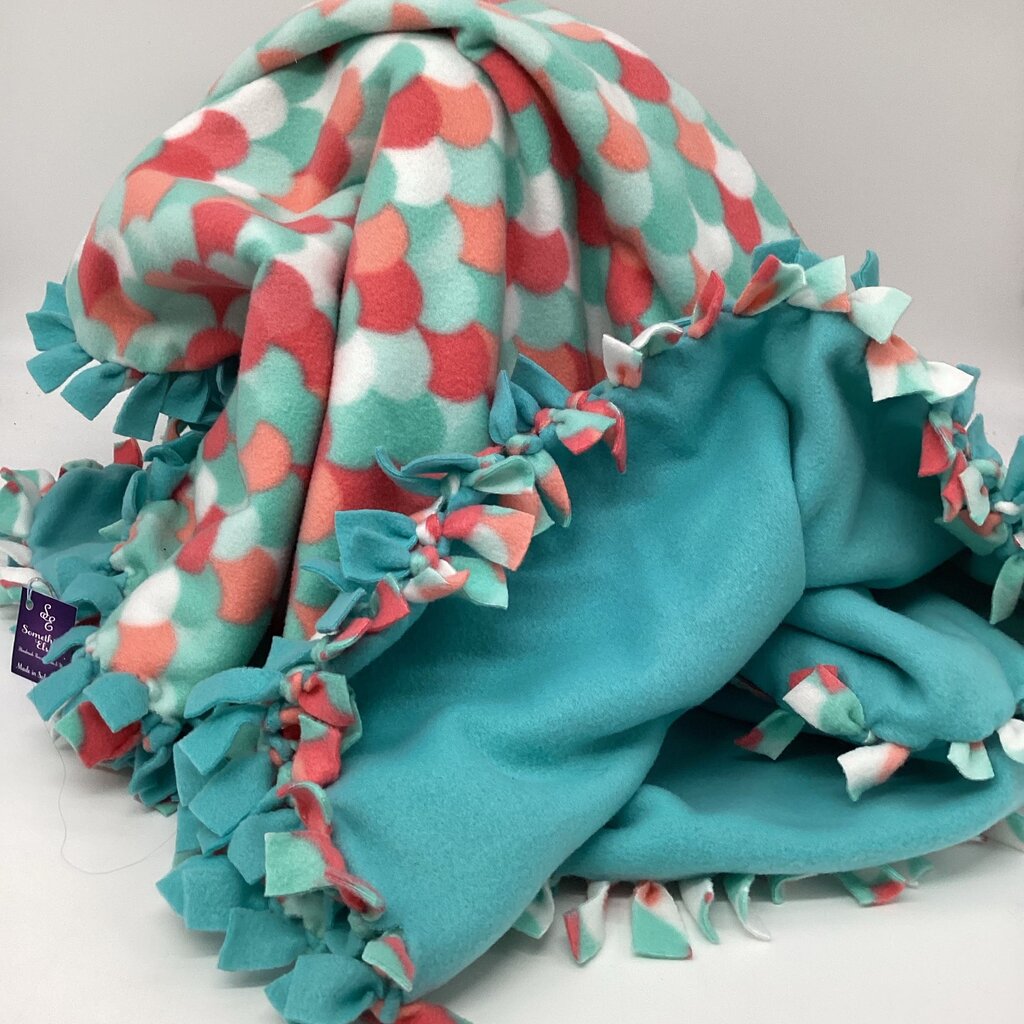 Fleece blanket Mermaid scales w/ blue