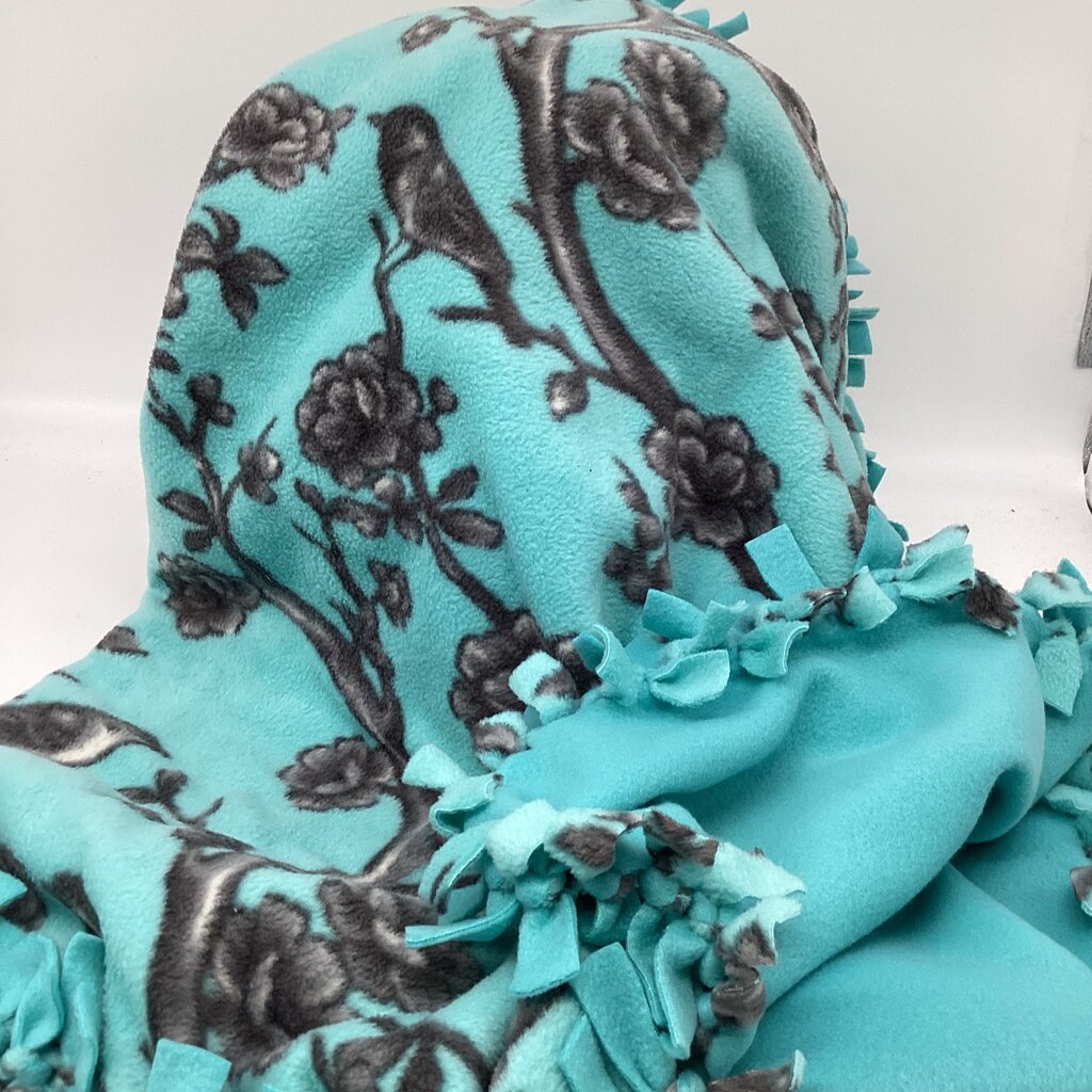 Fleece Blanket blue bird w/ blue