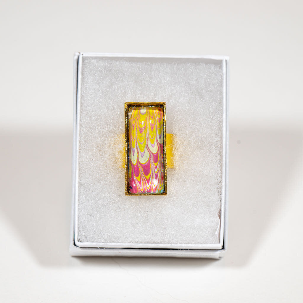 Adjustable Ring large rectangle - Gift Box - 1" pink yellow on Gold