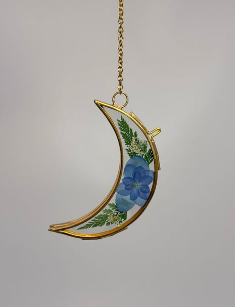4" Moon w/ blue hydrangea
